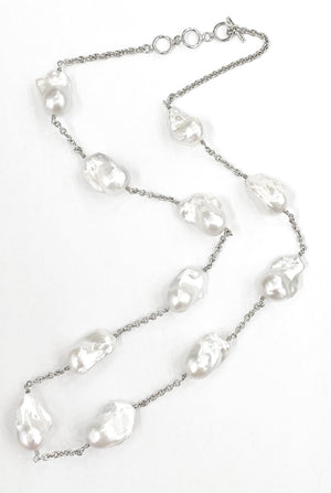 Large baroque pearl in silver chain