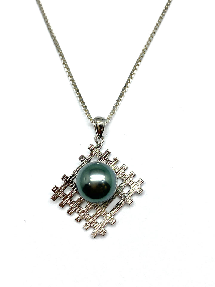 Tahitian pearl square pendant